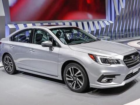 全新雅阁刚上市就遇劲敌，这车2.0T带四轮仅22万起，帕萨特慌了