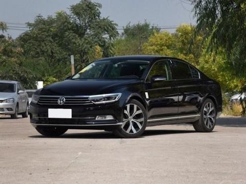 固步自封！迈腾沦为啃老族，老对手凯美瑞改头换面夺天下？