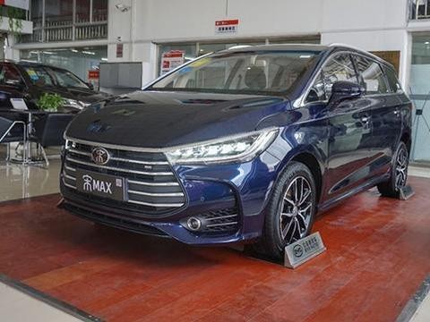 这款车号称宝骏730终结者, 销量4个月翻50倍, 被车标美哭