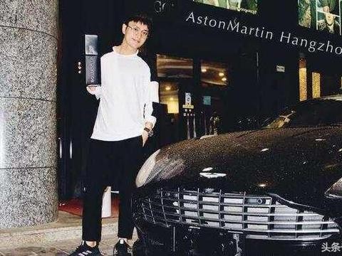 李小璐开宾利一整晚“做头发” 豪车宾利成“目击证人”