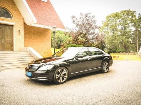 奔驰豪华S级销售这么好，全靠这款奠定了基础