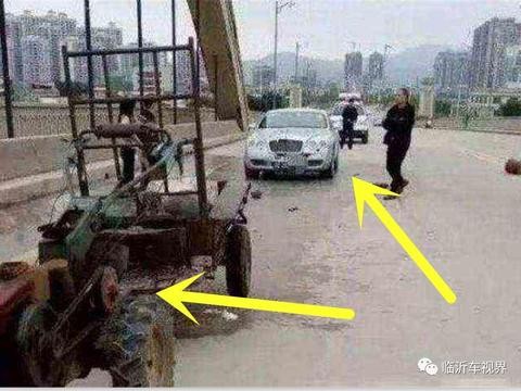 400万宾利追尾拖拉机后, 大爷一句话让宾利车主感觉实在赔不起