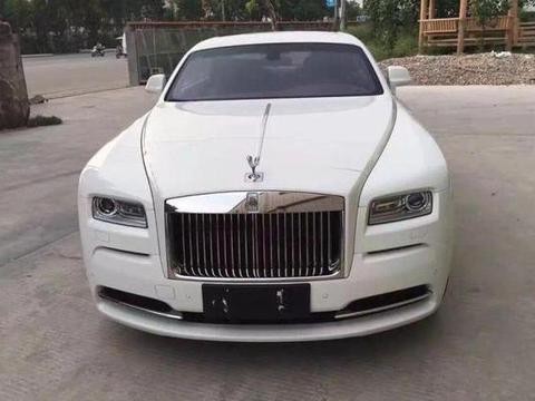 老板花230万买辆劳斯莱斯魅影，朋友们看到车厢后不说话了