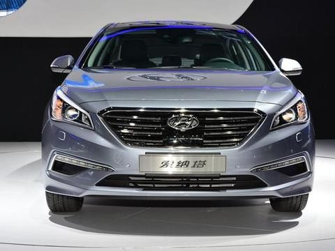 合资“神车”一降再降，颜值力压帕萨特，14万买啥凯美瑞？