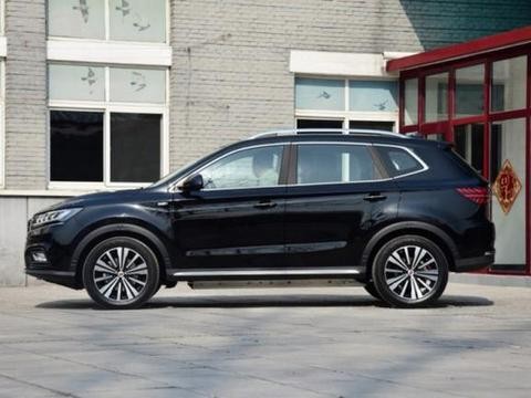 补贴4.4万，还免费送北上广车牌，这车卖25万配旋钮电子档把