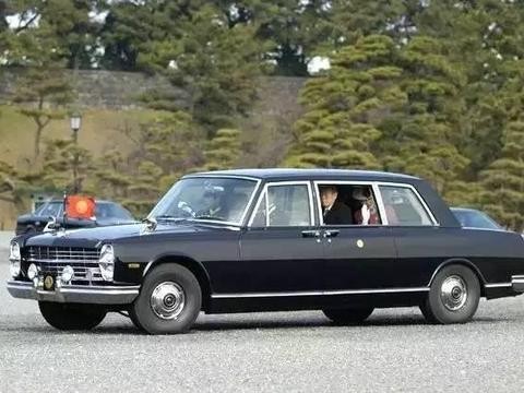 日本天皇的出行座驾真的丑成那样？