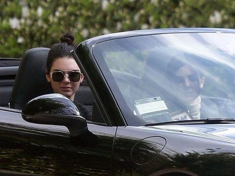 她19岁买下布加迪, 时隔三年豪车无数登上福布斯模特榜首!