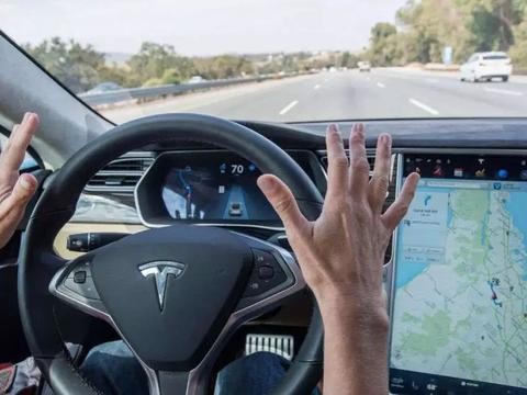 在双手离开方向盘以前，请保持正常呼吸.....