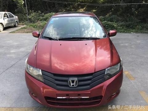 二手车性价比高，买一台锋范开两年也不会亏多少，攒够钱再买好车