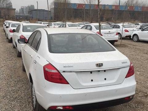 发现大量吉利新能源轿车，车商：相当不好卖，4万一辆随便挑