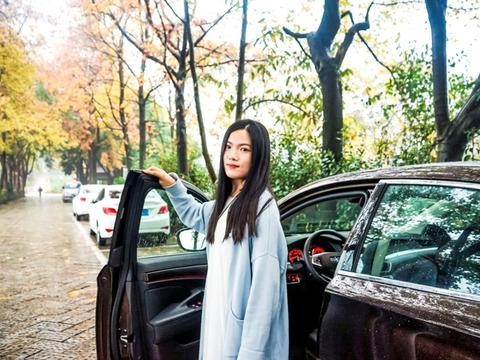 这是我见过最美的吉利博瑞车主，没有之一，跟紫铜棕的大博绝配