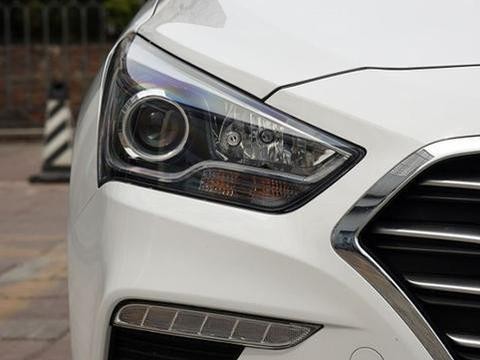 去年卖得比天籁好, 颜值动感, 8英寸大屏+全景天窗, 雅阁有压力!