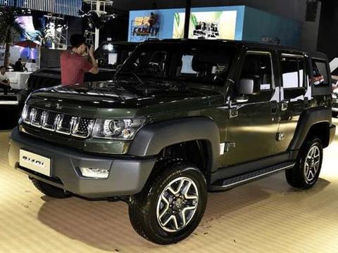 北汽BJ40高速车轮掉落，车主懵逼：这是《战狼2》里的神车吗？