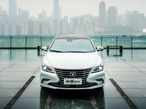 吉利长安争锋相对, 谁是国产轿车代表作? 看完才知俩车差太远!