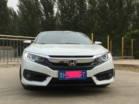 10来W的车就有跑车的感觉，在路上时不时引来围观