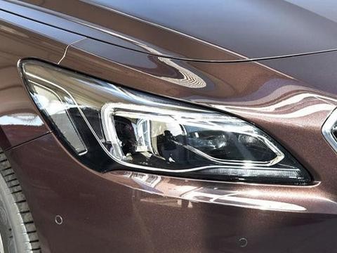 20万级别, 标配全景天窗, 2.0T+9AT, 开出五十万豪车的气势!