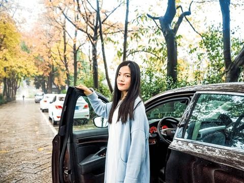 这是我见过最美的吉利博瑞车主, 没有之一, 跟紫铜棕的大博绝配