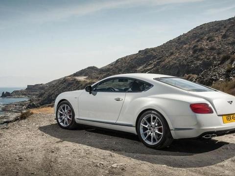 有这么多豪车还不知足, 李小璐你为啥要这样对贾乃亮