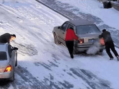 大雪天气需要四驱加持, 奥迪最强买菜车RS6, 这才是受人敬仰的车