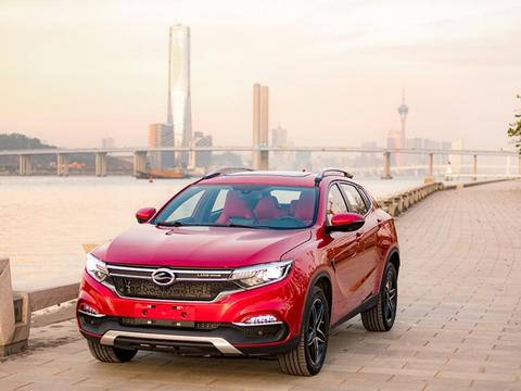 奔驰GLA的外观，尺寸比帝豪GS大的多，陆风逍遥是你的菜吗