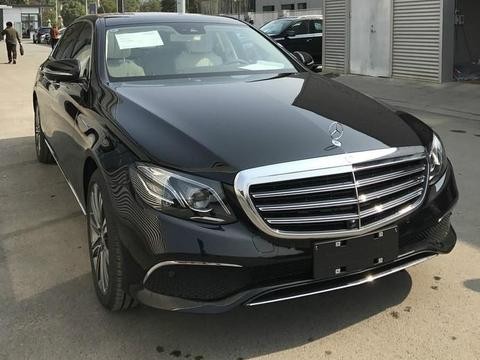 湖北车友花51.7万提奔驰E300L, 内饰氛围灯成亮点