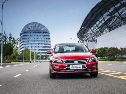 长安运动轿跑车已经到店，外观像雷克赛斯，10万块钱喊起平民价