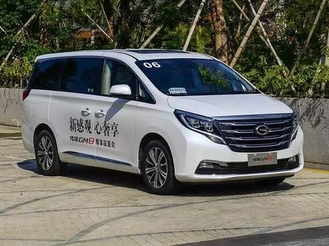 别克GL8遇到天敌，外观不输埃尔法，后排还能享受头等舱的享受