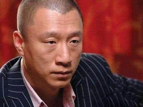 长得丑演技却很好的7大男星, 个个座驾不俗, 他却因长得丑被人轰