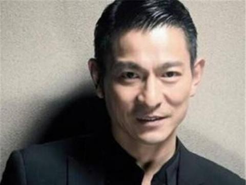 博士? 天王? 角色切换自由, 名下豪车无数, 却钟情80万保姆车!