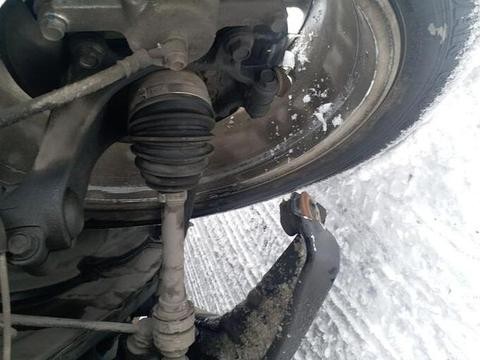 日产逍客雪地开着无故断轴，车主：我不是黑，只是很生气