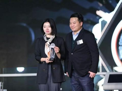 全新皇冠荣获2017消费者关注年度中大型车奖