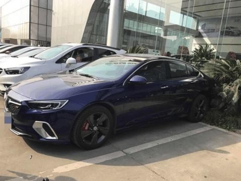 放弃奔驰宝马奥迪, 30万落地买了这车, 值得吗? 看看车主怎么说吧