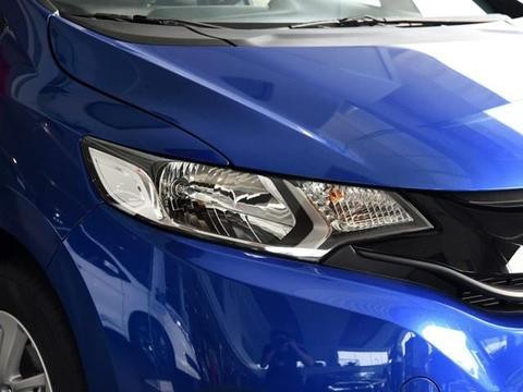 最傲气合资车油耗5.3配ESP，不降价月销破万，7.4万大众POLO惊慌