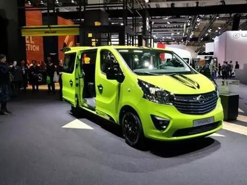 比丰田埃尔法还豪华的7座MPV，有桌椅还带床，可容纳5人办公