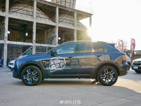 能给iPhone X无线充电的汽车 领克01试驾体验