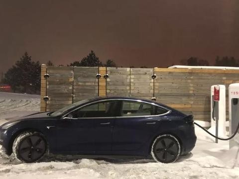 特斯拉Model 3刷新电动汽车穿越美国速度纪录