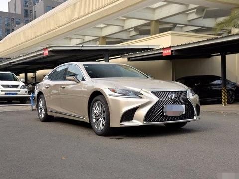 霸气碾压奔驰S，150万起的豪车上市，妹子却说：最多30万！