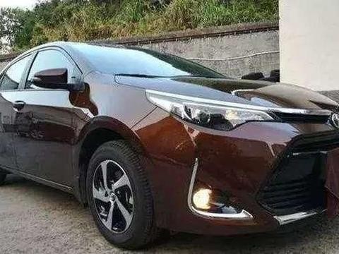 家用代步油耗低，卡罗拉VS雷凌，哪个更好？