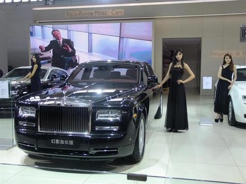 最美国产豪车现身街头! 颜值完爆劳斯莱斯! 见了车牌交警不敢拦!