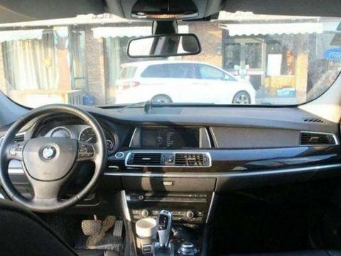 新车88万，现在30万，小伙开回乡下直亲戚，丈母娘开心地到处炫耀