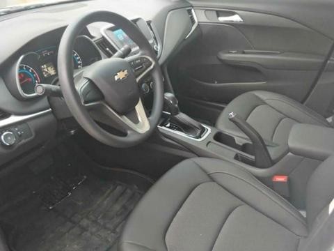 朋友花10万买合资入门车, 朋友笑称是五菱宏光轿车版, 车标值3万