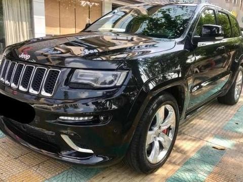 136万的吉普大切诺基SRT8开了四年，车主：一般人都不懂它