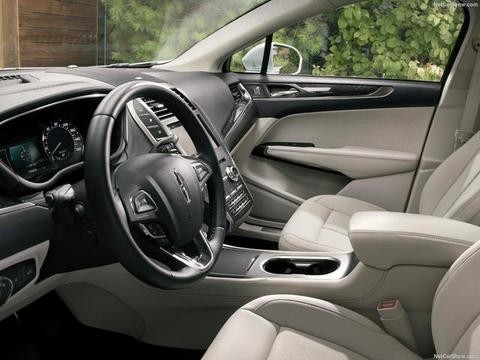 全新2019林肯MKC發布双涡轮增压2.3升发动机285马力305磅扭力