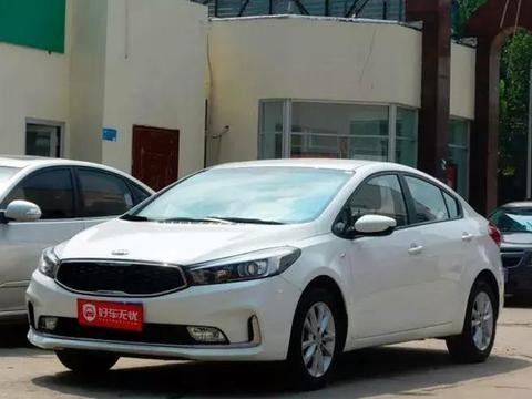 2款8万左右的家用三厢车，起亚K38.4万，明锐更便宜，你会选谁？