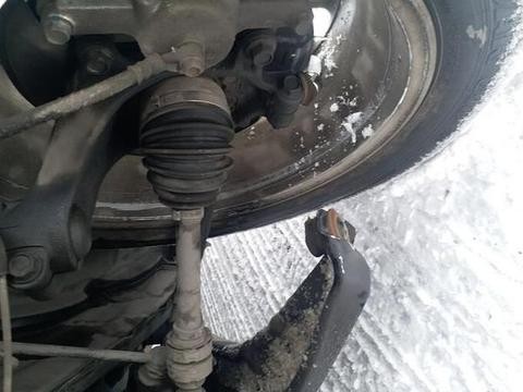 日产逍客雪地开着无故断轴，车主:我不是黑，只是很生气！