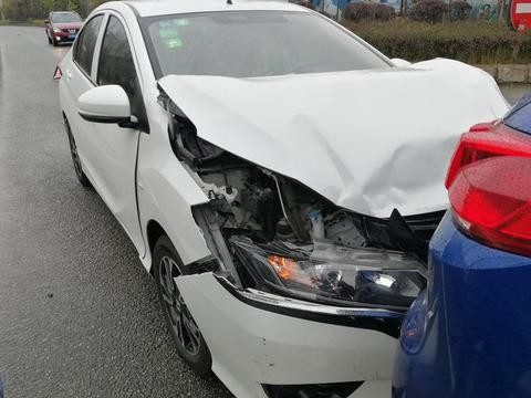 新提WEY被思域追尾，车主：差距太大，不愧是买发动机送车身