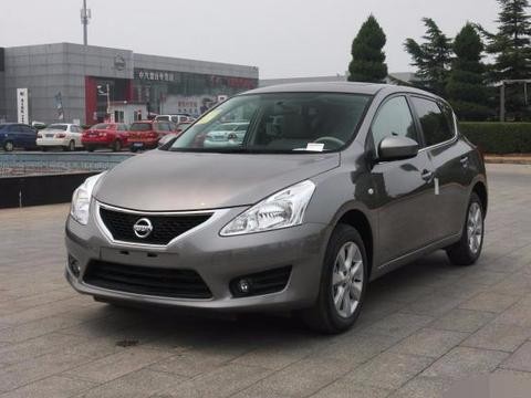 新车上路15万，现在9万6，一键启动无匙进入，车主纳闷为何没人要