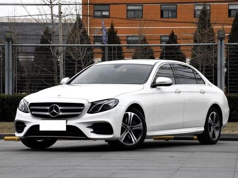 奔驰E级长轴版外观很精致, 内饰豪华有档次, 动力充沛操控精准