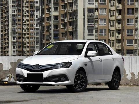 这款国产轿车上市13年, 销量稳居排行榜前十名, 获得众多车主好评!