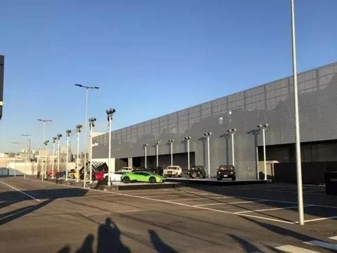 意大利“凌晨专递”：青视界间谍发回兰博坚尼SUV现场全套图片